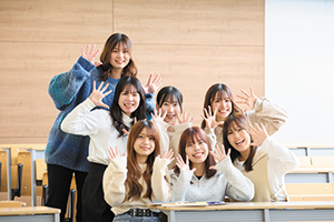 女子率100％！